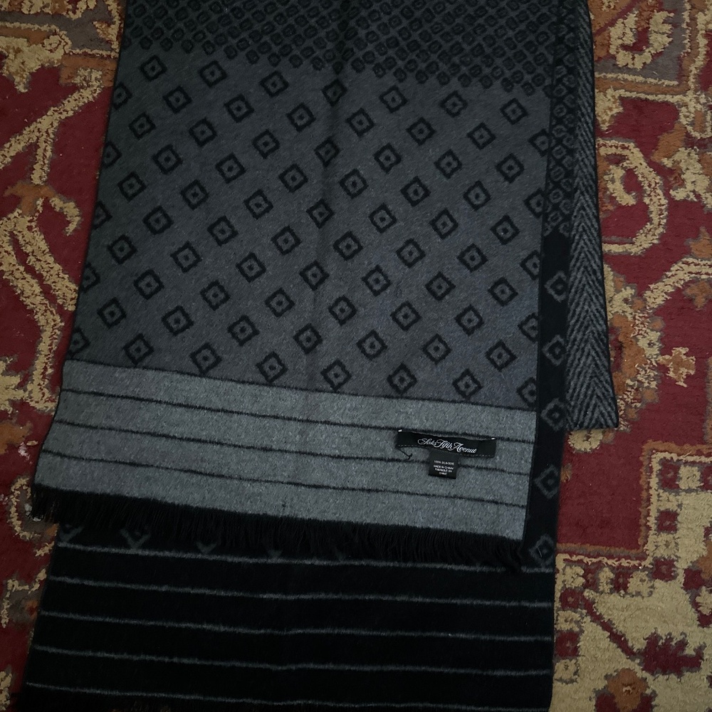 Saks fifth avenue mens scarf